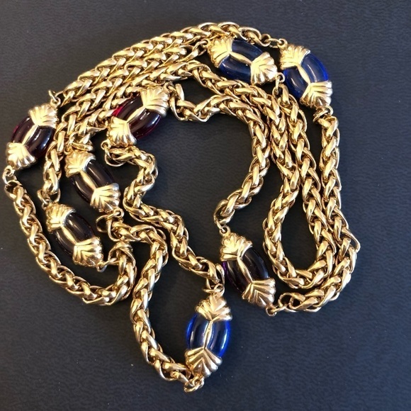 Chunky gold tone necklace with colorful glass stones - Picture 4 of 6